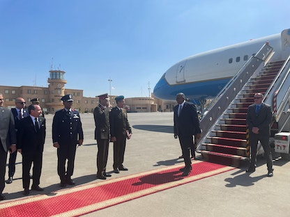 وزير الدفاع الأميركي لويد أوستن يصل العاصمة المصرية القاهرة. 8 مارس 2023 - REUTERS