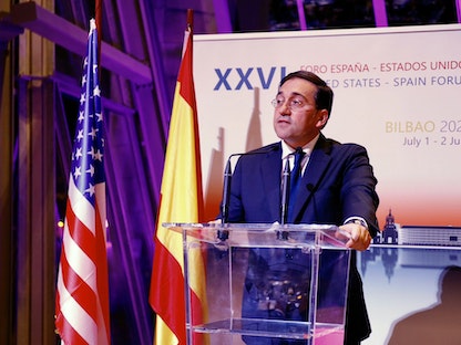 وزير الخارجية الإسباني خوسيه مانويل ألباريز خلال مؤتمر بشأن العلاقات الأميركية الإسبانية في بلباو - 2 يوليو 2022 - Twitter/jmalbares