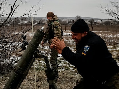 قوات أوكرانية على خط المواجهة في بلدة سوليدار شرقي أوكرانيا - 14 يناير 2023 -  REUTERS