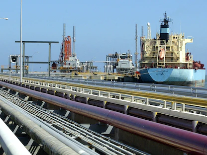 أميركا تعتزم تخفيف عقوبات فنزويلا للسماح لشيفرون بتصدير النفط