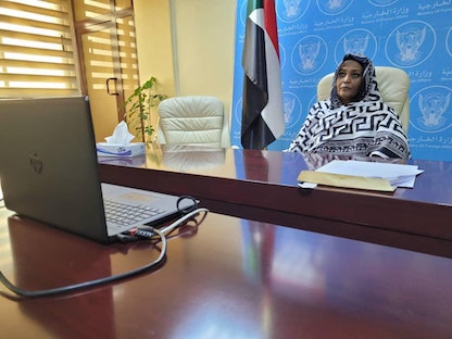 وزيرة الخارجية السودانية مريم الصادق المهدي خلال اجتماع في الخرطوم - 1 أبريل 2021 - Twitter/MofaSudan