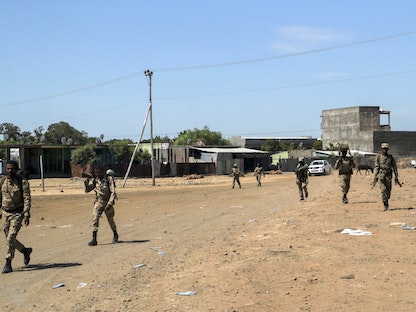 قوات من الجيش الإثيوبي في إقليم أمهرة بالقرب من حدود تيجراي 8 نوفمبر 2020 - REUTERS