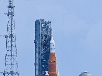 صاروخ "أرتيمس 1" غير المأهول يستقر على منصة الإطلاق بعد تأجيل إطلاقه في مركز كينيدي للفضاء التابع لناسا، فلوريدا - 3 سبتمبر 2022 - AFP