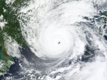 صورة بالقمر الاصطناعي لإعصار ساولا فوق هونج كونج بالصين. 1 سبتمبر 2023 - REUTERS