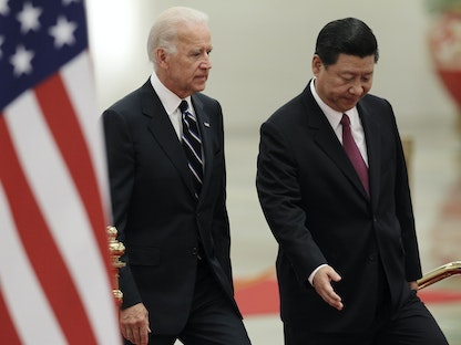  الرئيس الأميركي جو بايدن ونظيره الصيني شي جين بينج خلال لقاء عندما كانا يشغلان منصب نائب الرئيس - بكين - 18 أغسطس 2011 - REUTERS