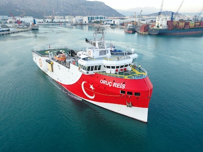 السفينة التركية "Oruc Reis" تبحر في شرق البحر الأبيض المتوسط، 23 ديسمبر 2020 - Anadolu Agency via Getty Images