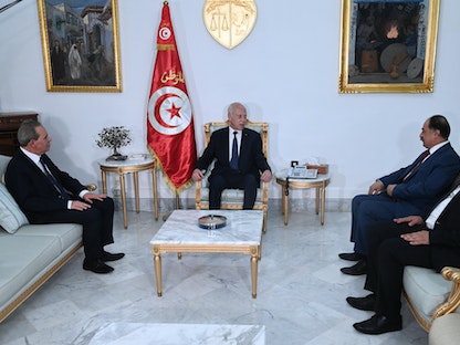 الرئيس التونسي: البعض يرتب لاختلاق أزمات في مواد غذائية أساسية