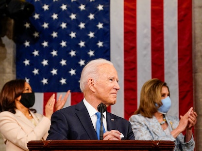 الرئيس الأميركي جو بايدن ملقياً خطابه أمام الكونغرس - 28 أبريل 2021 - REUTERS