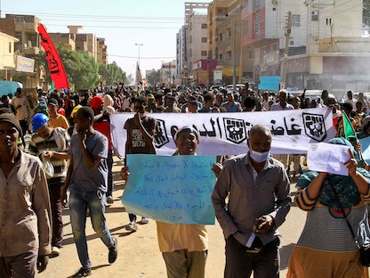 سودانيون يتظاهرون في العاصمة الخرطوم احتجاجاً على الاتفاق الإطاري. 13 ديسمبر 2022 - AFP