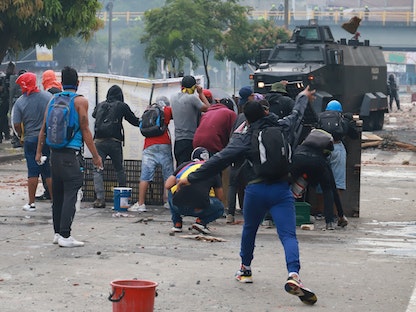 صدامات بين متظاهرين والشرطة في مدينة كالي الكولومبية - 3 مايو 2021 - REUTERS