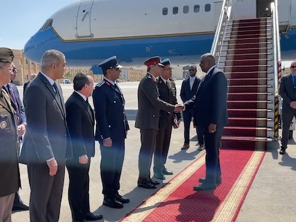 وزير الدفاع الأميركي لويد أوستن يصل إلى العاصمة المصرية القاهرة. 8 مارس 2023 - twitter.com/SecDef