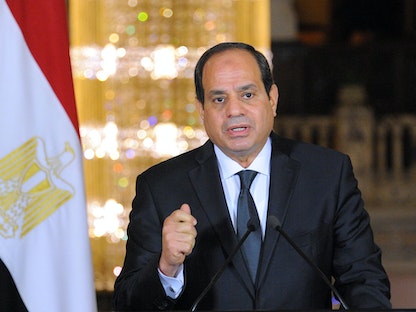 الرئيس المصري عبد الفتاح السيسي في كلمة تلفزيونية بعد هجوم مسلح على كنيسة في المنيا، جنوبي القاهرة، 27 مايو 2017 - REUTERS