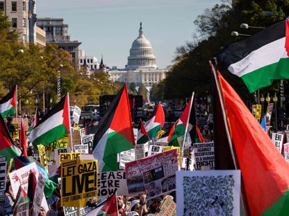 آلاف المتظاهرين أمام البيت  الأبيض في احتجاجات غير مسبوقة تطالب بوقف إطلاق النار في غزة. 4 نوفمبر 2023 - AFP - Getty Images via AFP