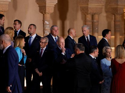 زعماء دول الاتحاد الأوروبي في زيارة إلى محكمة الأسود بقصر الحمراء قبل القمة المرتقبة بمدينة غرناطة في إسبانيا. 5 أكتوبر 2023 - Reuters