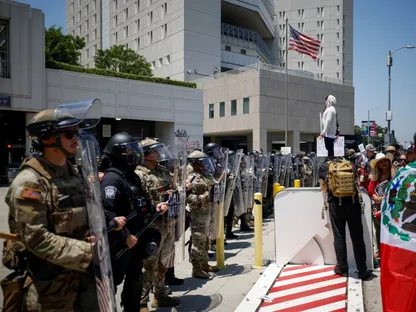 تحسباً لتمدد الاحتجاجات.. ترمب يفتح الباب أمام أكبر انتشار للجيش على الأراضي الأميركية