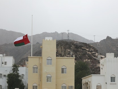 علم سلطنة عُمان يرفرف في العاصمة مسقط - REUTERS