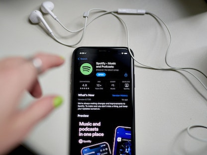 منصة البث الصوتي "سبوتيفاي" تطلق خدمة الكتب المسموعة في الولايات المتحدة - Bloomberg