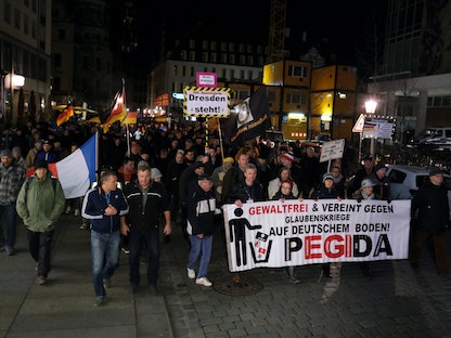 أنصار حزب البديل لأجل ألمانيا (PEGIDA) يحضرون مظاهرة في دريسدن بألمانيا. 17 فبراير 2020 - REUTERS