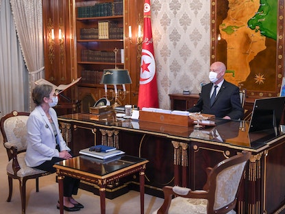 الرئيس التونسي قيس سعيد يستقبل رئيسة الحكومة المكلفة نجلاء بودن في قصر قرطاج - 30 سبتمبر 2021 - facebook.com/Presidence.tn