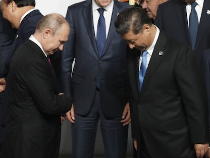 الرئيسان الصيني شي جين بينج والروسي فلاديمير بوتين خلال قمة مجموعة العشرين في أوساكا باليابان - 28 يونيو 2019 - Bloomberg