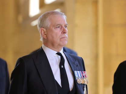 الأمير البريطاني أندرو ،دوق يورك، خلال جنازة والده الأمير فيليب - 17 أبريل 2021 - REUTERS