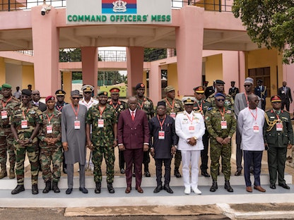 صورة جماعية للمشاركين باجتماعات قادة جيوش دول غرب إفريقيا في عاصمة غانا أكرا. 17 أغسطس 2023 - AFP