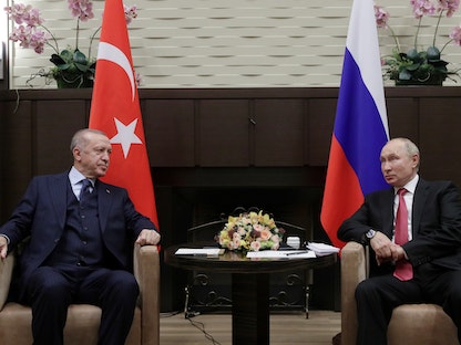 الرئيس الروسي فلاديمير بوتين لدى استقبال نظيره التركي رجب طيب أردوغان في سوتشي، روسيا، 29 سبتمبر 2021 - via REUTERS