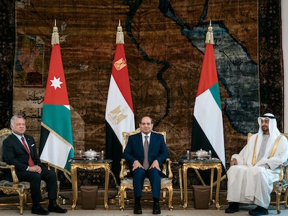 اجتماع الرئيس المصري عبدالفتاح السيسي والرئيس الإماراتي الشيخ محمد بن زايد والعاهل الأردني عبدالله الثاني في القاهرة - 24 إبريل 2022. - https://twitter/RHCJO/