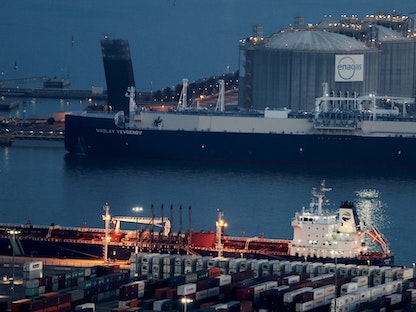 سفينة تحمل الغاز الطبيعي المسال في ميناء برشلونة - إسبانيا - 4 يونيو 2022 - REUTERS