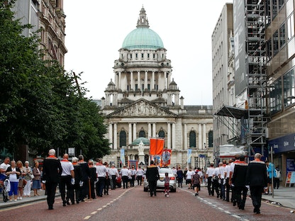 مشاركون في الاحتفالات النقابية الثانية عشرة في بلفاست، أيرلندا الشمالية. 12 يوليو 2021 - REUTERS