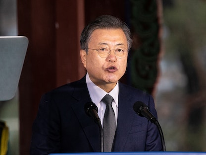 الرئيس الكوري الجنوبي مون جاي إن يلقي خطاباً في ذكرى الانتفاضة الكورية ضد الحكم الاستعماري الياباني - 1 مارس 2021 - REUTERS