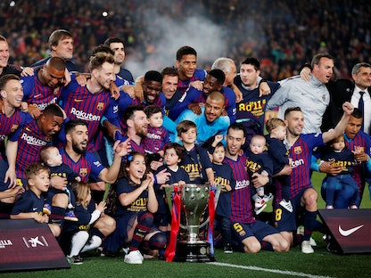 من تتويج برشلونة بلقب "الليغا" عام 2019 - REUTERS