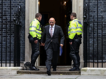 رئيس "المحافظين" ناظم الزهاوي خارج "10 داونينج ستريت" بعد اجتماع مجلس الوزراء في لندن. 26 أكتوبر 2022 - REUTERS