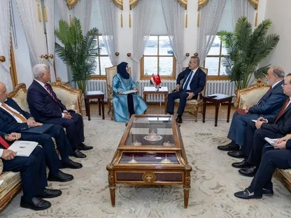 وزيرة خارجية اليمن تبحث هجمات الحوثيين وأمن البحر الأحمر مع نظيرها التركي