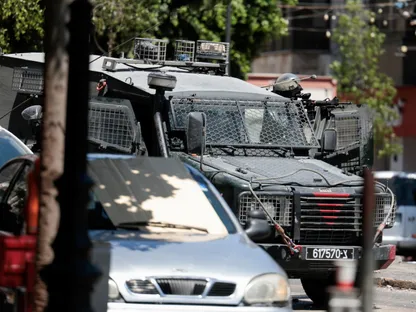 الجيش الإسرائيلي يشن سلسلة اقتحامات بالضفة الغربية ويصادر أموال شركات صرافة