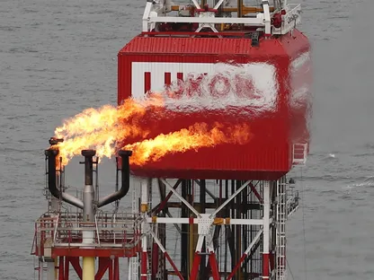 بعد العقوبات الأميركية.. "لوك أويل" تعلن القوة القاهرة في حقل نفط عراقي