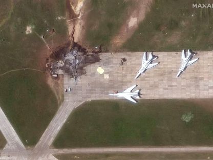 صورة بالأقمار الاصطناعية تظهر آثار الهجوم الأوكراني بالمسيرات على قاعدة أولينيا الجوية الروسية. في 4 يونيو 2025 - MAXAR