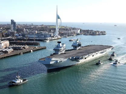 بريطانيا: أميركا بدأت استخدام قواعدنا لعمليات دفاعية ضد صواريخ إيران