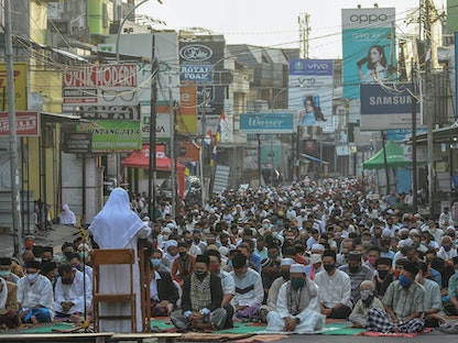 مسلمو إندونيسيا يشاركون في تجمع ديني بجاوة الغربية - REUTERS