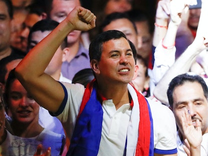 باراجواي تنتخب رئيساً يبقي اليمين في السلطة