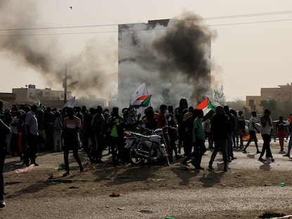 متظاهرون في مسيرة ضد الحكم العسكري في الخرطوم - السودان - 10 فبراير 2022 - REUTERS