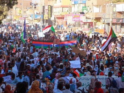 مظاهرات بالعاصمة السودانية الخرطوم احتجاجاً على إجراءات الجيش السوداني في 25 أكتوبر الماضي- 6 ديسمبر 2021 - AFP