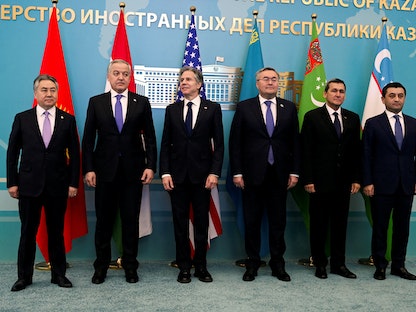 وزير الخارجية الأميركي أنتوني بلينكين مع نظرائه من 5 دول سوفيتية سابقة في آسيا الوسطى في أستانا بكازاخستان- 28 فبراير 2023 - REUTERS