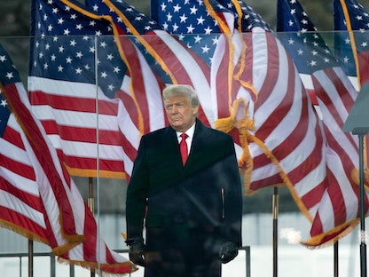 الرئيس الأميركي السابق دونالد ترمب يتحدث لأنصاره بالقرب من البيت الأبيض في واشنطن- 6 يناير 2021 - AFP