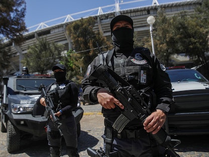 ضباط من الشرطة المكسيكية في مدينة غوادالاخارا، عاصمة ولاية خاليسكو - REUTERS