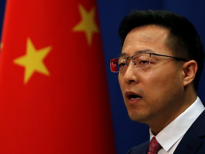 المتحدث باسم وزارة الخارجة الصينية، تشاو ليجان خلال مؤتمر صحافي في بكين. 8 أبريل 2020. - REUTERS