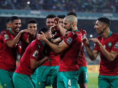 لاعبو المنتخب المغربي يحتفلون في مباراة الجابون في كأس إفريقيا 2021 - REUTERS