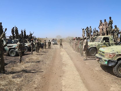 جنود سودانيون خلال زيارة رئيس المجلس السيادي الانتقالي السوداني عبدالفتاح البرهان للقوات السودانية في القضارف - 29 نوفمبر 2021 - facebook@TransitionalSovereigntyCouncil