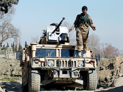 جندي أفغاني على آلية عسكرية في إقليم ننكرهار - 9 فبراير 2020 - REUTERS