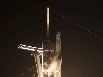 مركبة سبايس إكس خلال إقلاعها إلى محطة الفضاء الدولية.  - AFP